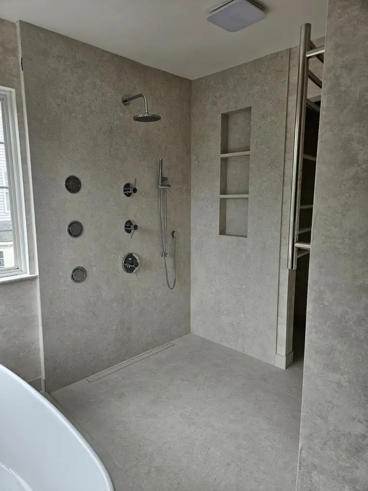 Freestanding soaking tub with floor-mounted filler