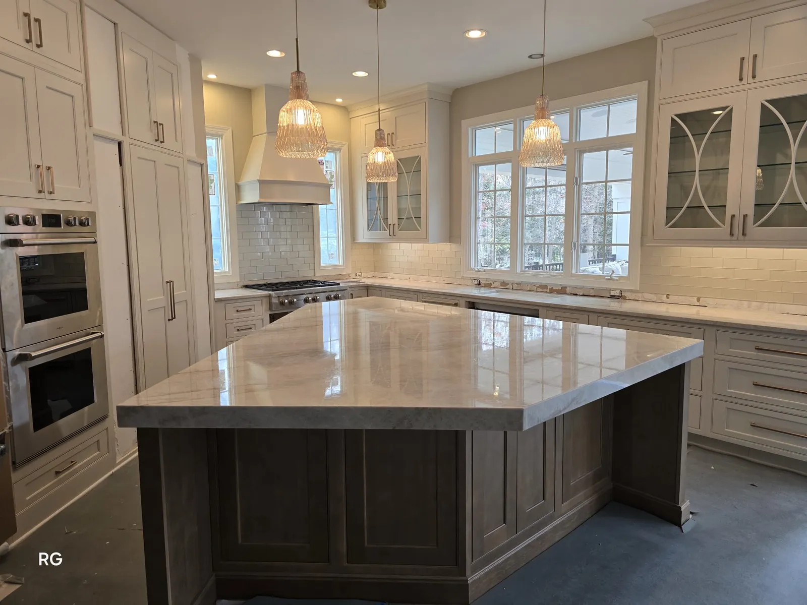 Estate kitchen with crystal pendants and quartzite island